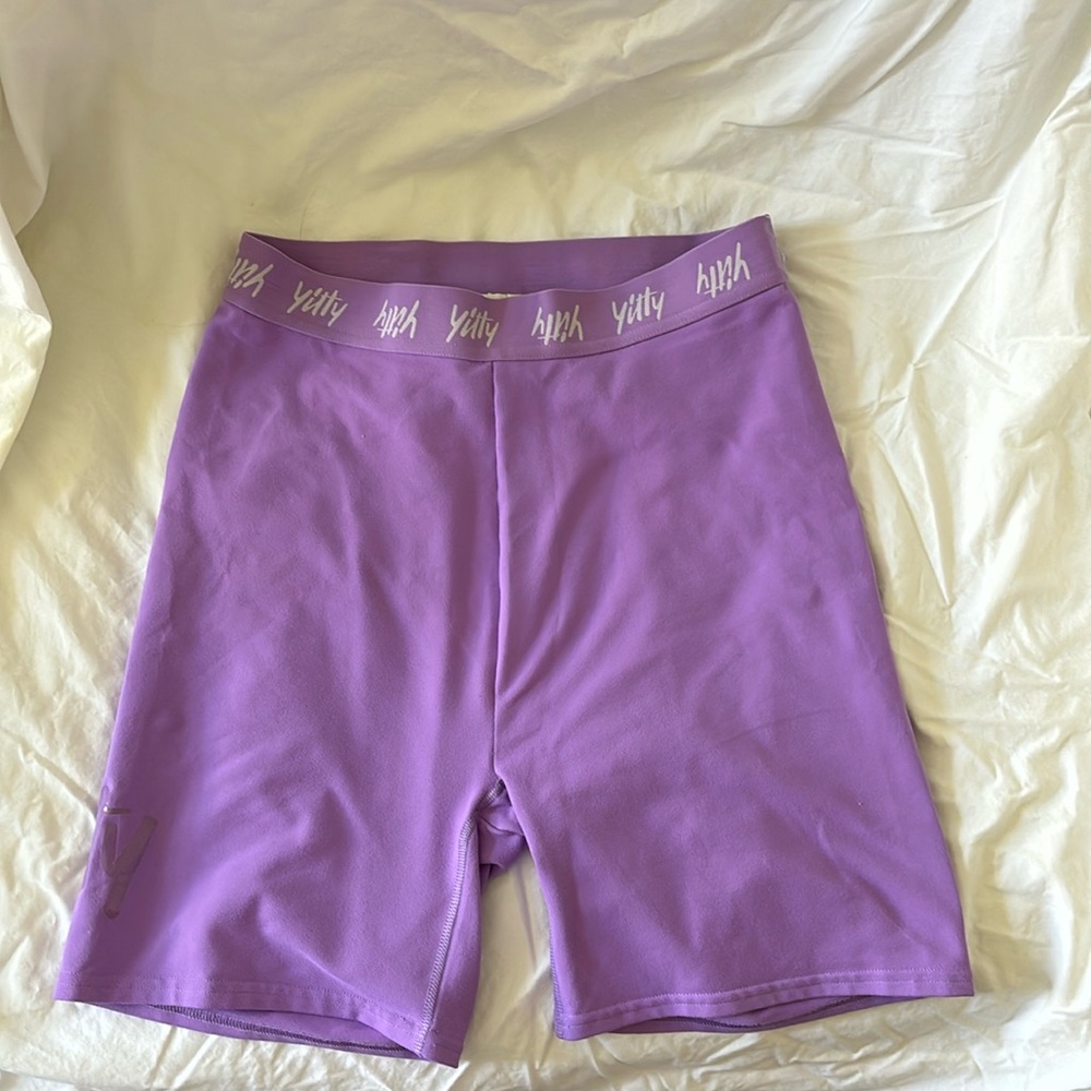 Yitty “Major Label Shaping High Waist Logo Short”